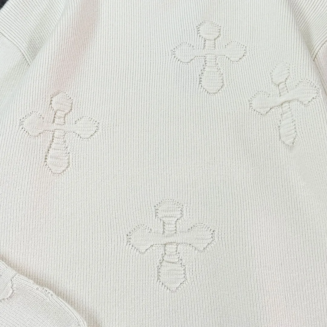 P290 Chrome Hearts 26 high-version wool knitted round-neck sweaters. High-end custom-made 500g sweater fabric. No deformation, no shrinkage, complete with three labels, same style for men and women. Process: The wool is knitted by a 7-needle imported machine. Color: 3 colors. SIZE: XS-L